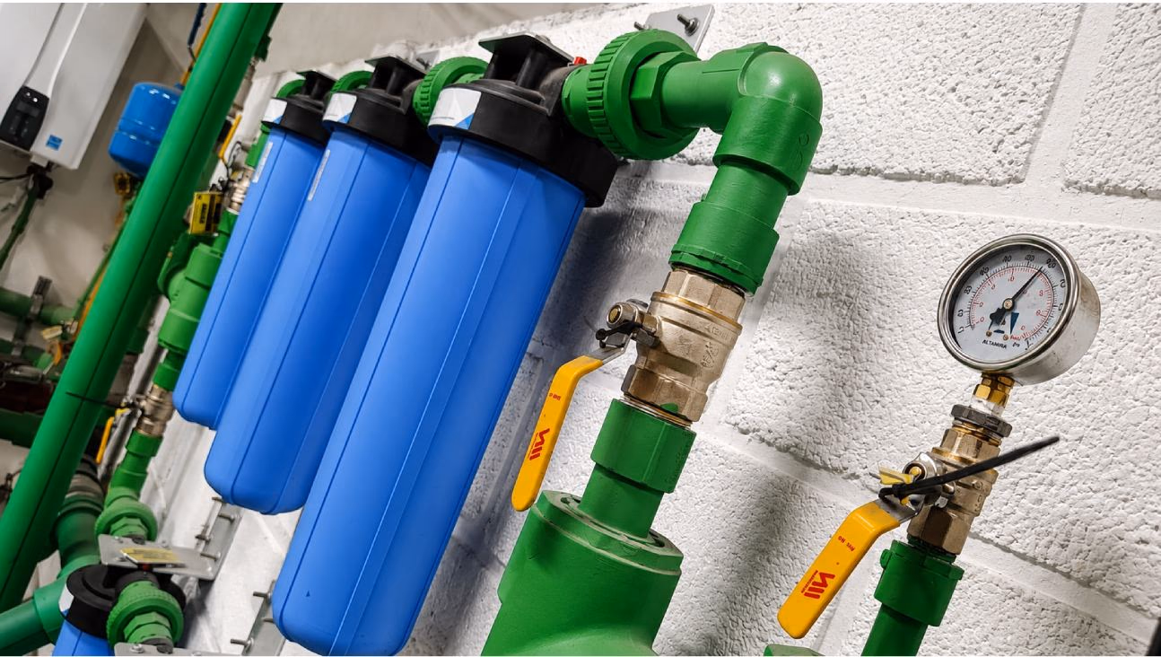 Sistema de filtración y tratamiento de agua 1